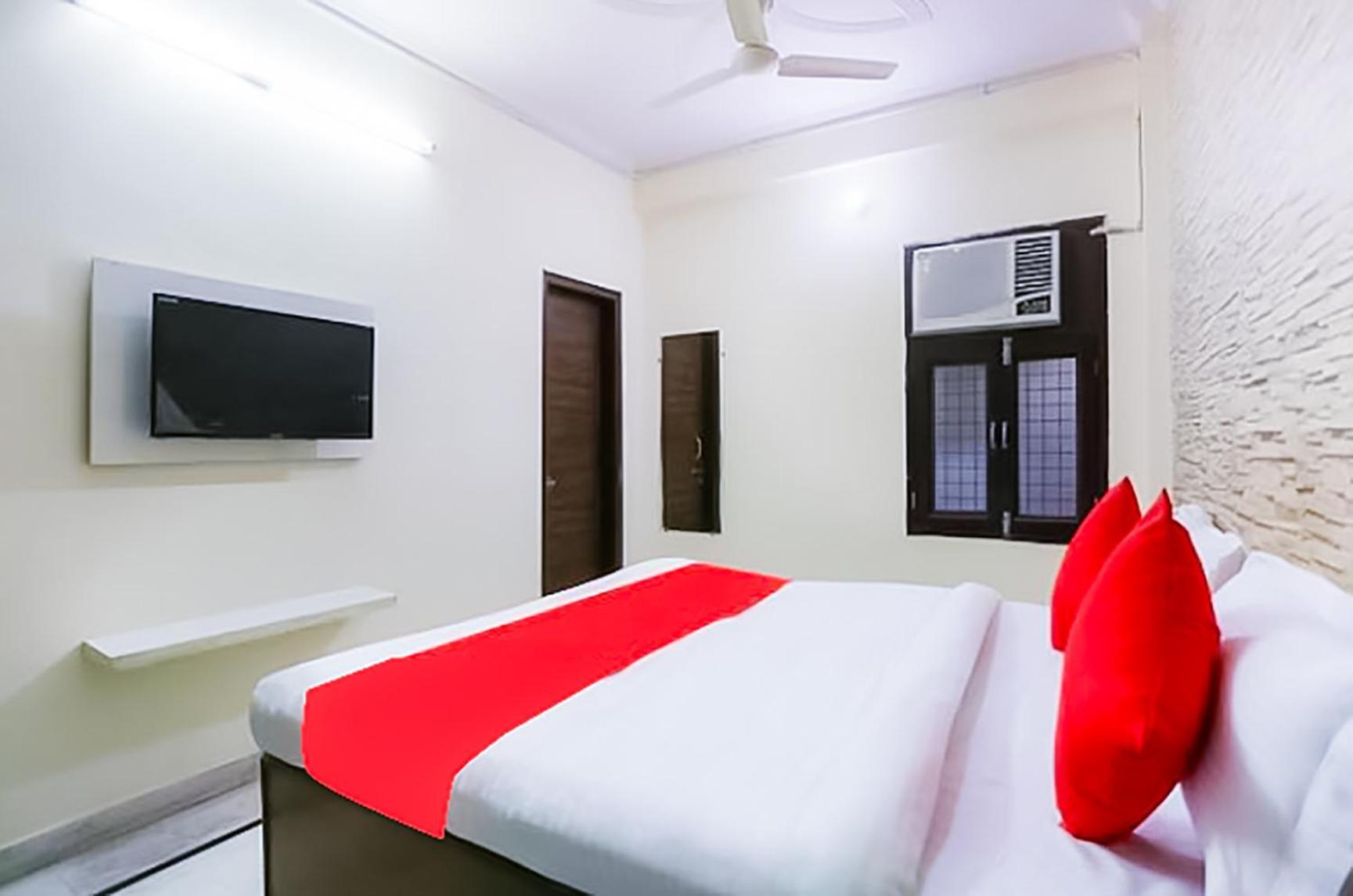 Hotel Private In Uttam Nagar - Sky 3*